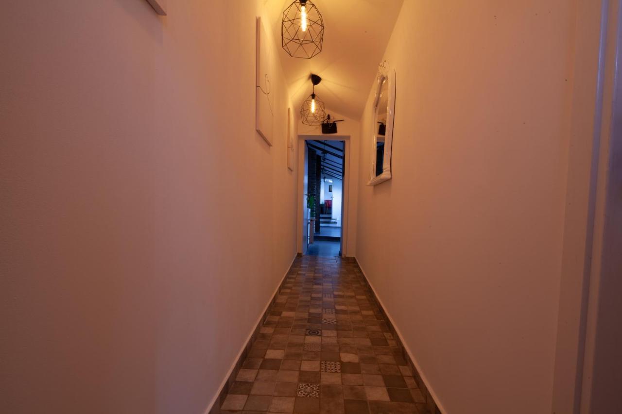 Little Paris Booutique In Old Town Center Brasov Apartment Exterior photo