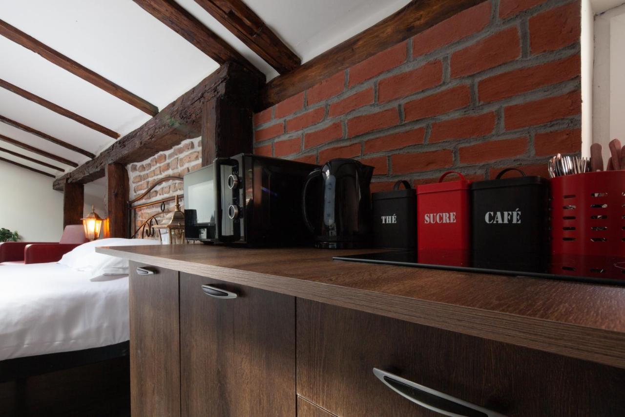 Little Paris Booutique In Old Town Center Brasov Apartment Exterior photo