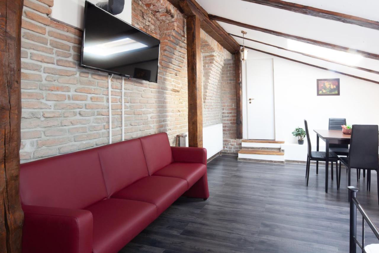 Little Paris Booutique In Old Town Center Brasov Apartment Exterior photo