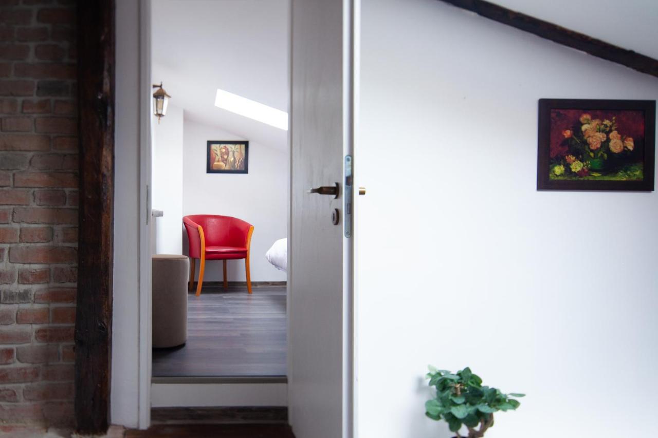 Little Paris Booutique In Old Town Center Brasov Apartment Exterior photo