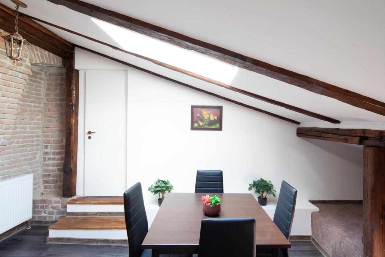 Little Paris Booutique In Old Town Center Brasov Apartment Exterior photo