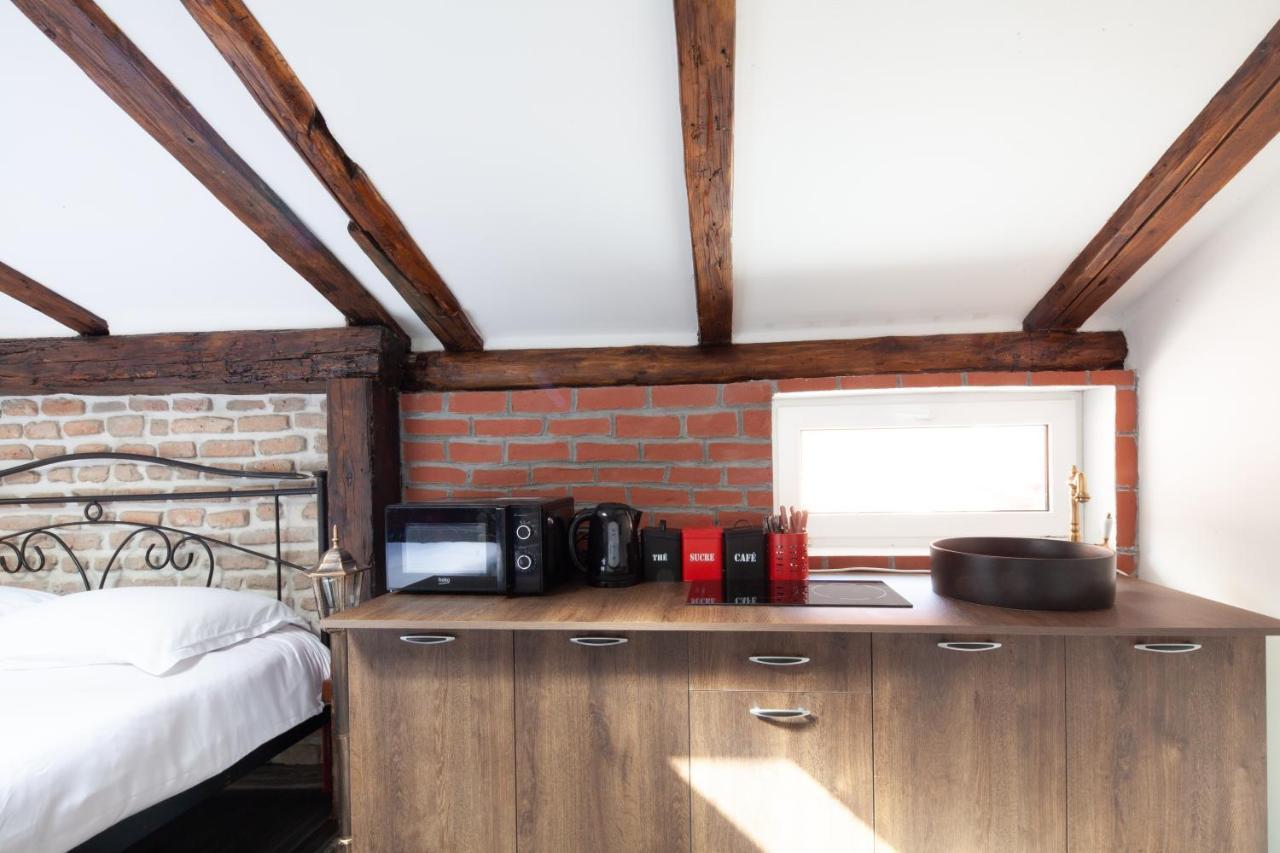 Little Paris Booutique In Old Town Center Brasov Apartment Exterior photo