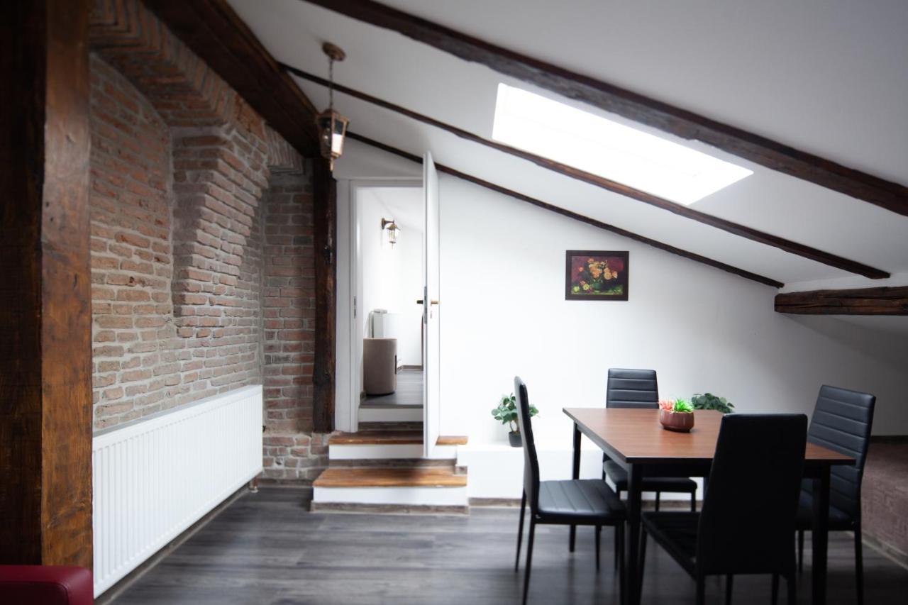 Little Paris Booutique In Old Town Center Brasov Apartment Exterior photo