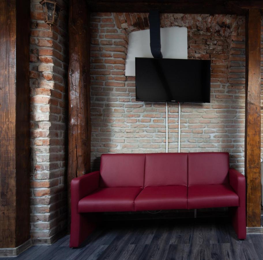 Little Paris Booutique In Old Town Center Brasov Apartment Exterior photo