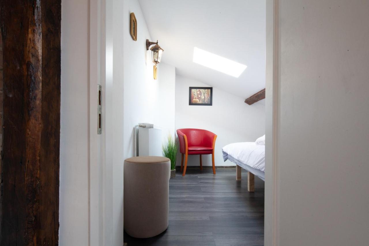 Little Paris Booutique In Old Town Center Brasov Apartment Exterior photo